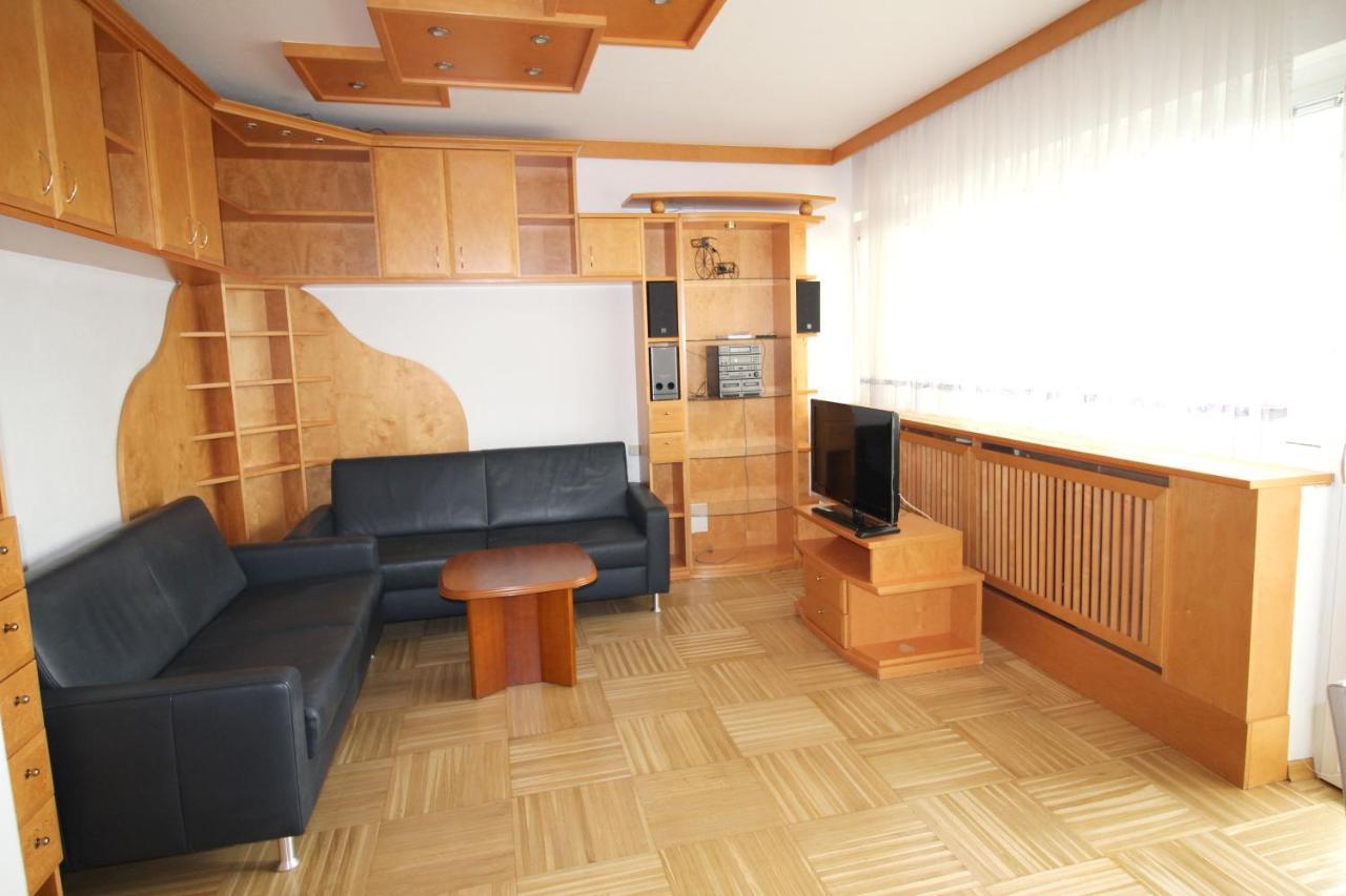 Geraeumige Ferienwohnung Im Zentrum Санкт Пьолтен Екстериор снимка